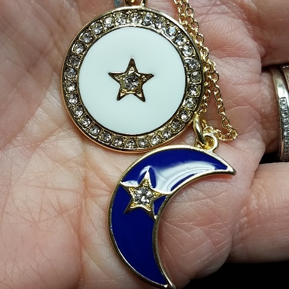 Gorgeous Moon and Stars necklace - Picture 4 of 5